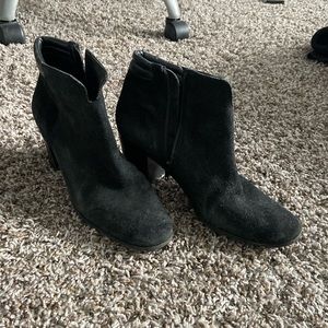 Heeled black leather booties